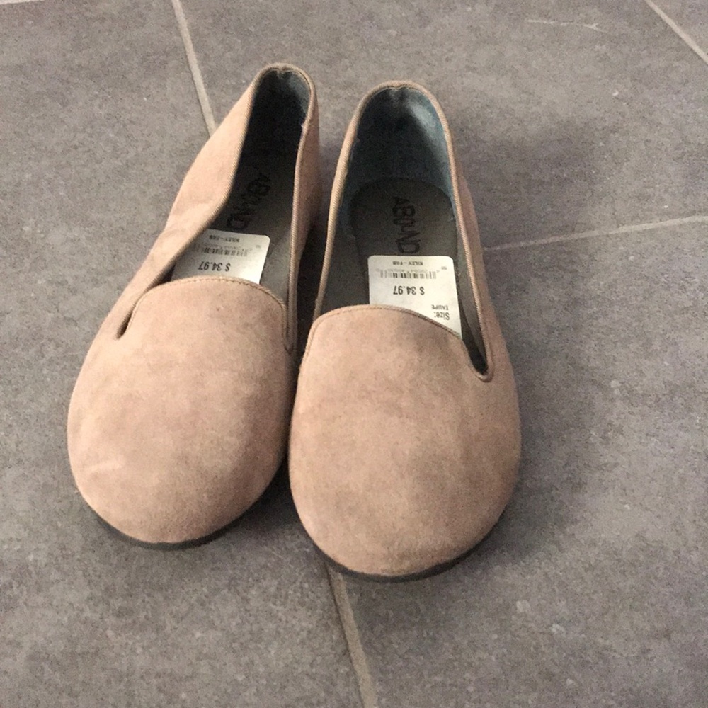 Beige Abound suede flats size 7